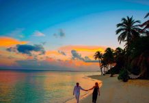 Kayak quiere reencontrar parejas a distancia