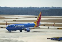 Un Boeing 737 MAX de Southwest, sin pasajeros a bordo, aterriza de emergencia