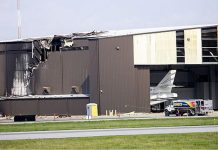 Ayer cae bimotor sobre aeropuerto de Dallas y mueren sus 10 ocupantes