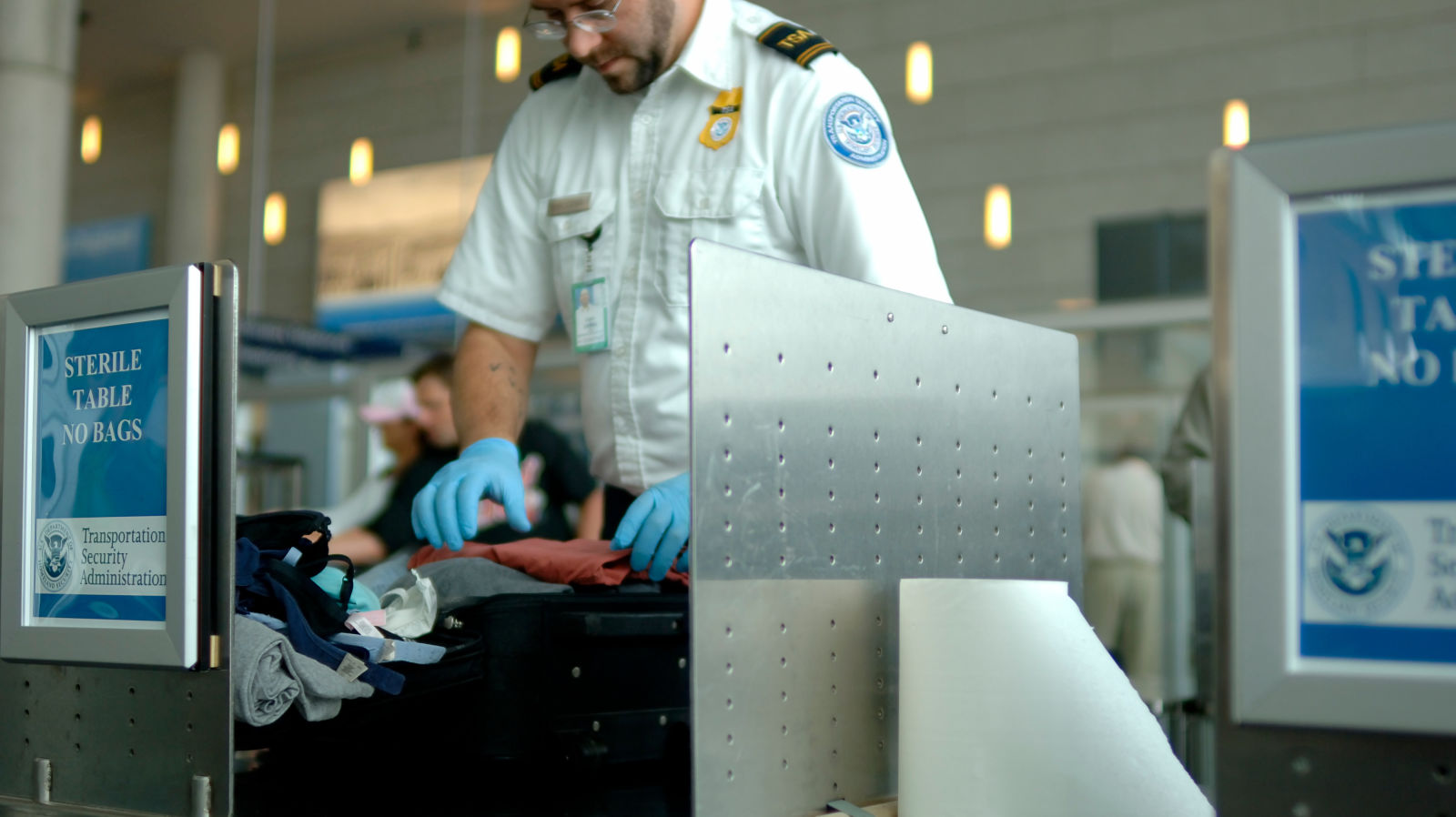 Proceso de confiscación de objetos en aeropuertos
