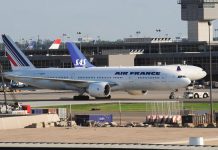 Polémica en Francia por un avión lleno de pasajeros en plena pandemia por Covid-19