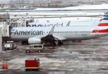 Estados Unidos: Protestan por pasajeros sin mascarillas en un avión repleto