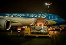 Partió de Moscú la aeronave de la Línea Aérea de Bandera argentina «AA», que trae a ese país las primeras dosis de la vacuna Sputnik V