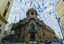 Diario El Comercio, defendiendo a LATAM y sin fundamento jurídico, continúa campaña contra la Línea Aérea de Bandera