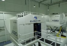 Simuladores de vuelo mantienen a la altura capacitación de pilotos