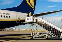 Ryanair lanza su handling eléctrico en 11 grandes aeropuertos europeos.