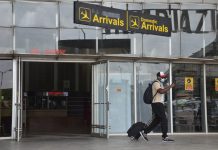 Nigeria, primer país en suspender vuelos por la subida del precio del combustible