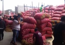 Precio de alimentos azota a la gente y Emmsa sigue con cobros de asalto a camiones en mercado mayorista para pagar su planilla dorada