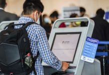 ¿Tiene algún costo adicional transferir o endosar pasajes a terceros?