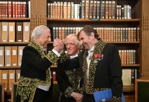 La Academia Francesa recibe de forma solemne a Vargas Llosa