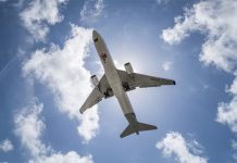 LATAM lanza programa para que pasajeros puedan compensar la huella de carbono de sus viajes