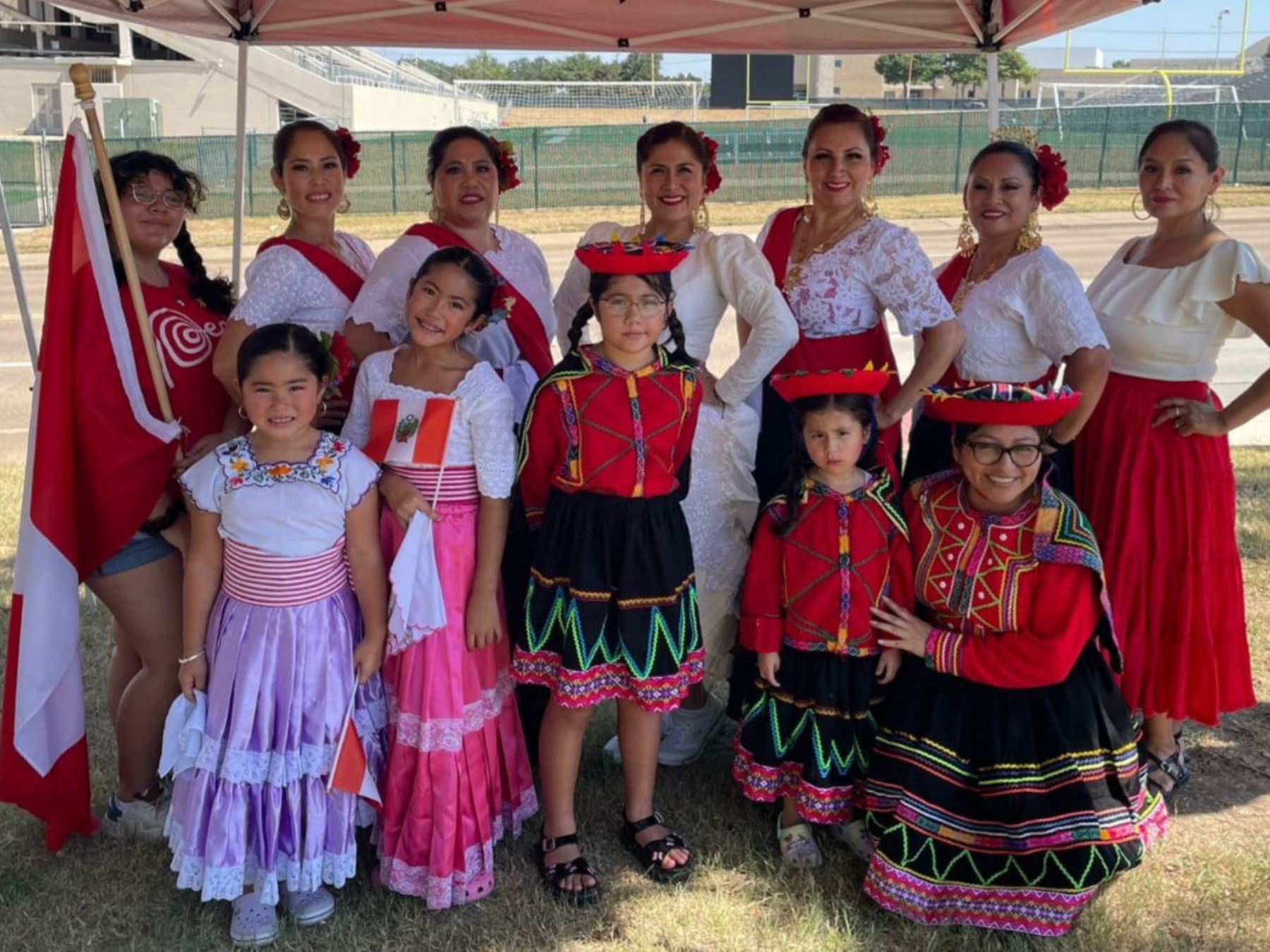 Fiestas Patrias peruanos en Dallas celebran la Independencia del Perú