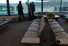 Se fue de viaje de egresados a Bariloche y se «lo olvidaron» en el Aeropuerto: la indignación del padre del chico