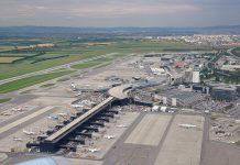 Una persona consigue subir a un avión de Austrian Airlines sin tener ningún billete para ese aeropuerto