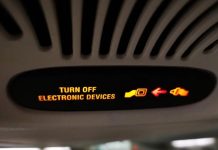 Cinturón de seguridad en los aviones, ¿amigo o enemigo?