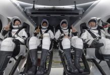 El aterrizaje de cuatro astronautas frente a la costa de Florida marca el final de una misión de seis meses