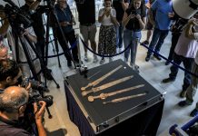 Se descubren cuatro antiguas espadas de la era romana en excelente estado de conservación en una cueva ubicada cerca del Mar Muerto