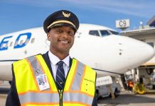 Pilotos de United Airlines aprueban nuevo contrato laboral