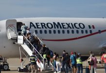 Puente aéreo en Acapulco logra evacuar más de 2 mil personas