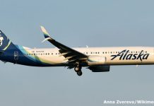 La FAA recomienda extender las inspecciones a los Boeing 737-900ER tras incidente de Alaska Airlines