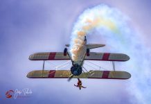 La inspiradora historia de Ainhoa Sánchez, la primera Wingwalker profesional de España
