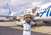 Alaska Airlines presenta avión de los Seattle Mariners