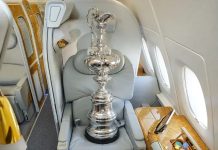 Emirates transportó el trofeo de la Copa América de Vela Louis Vuitton a Barcelona
