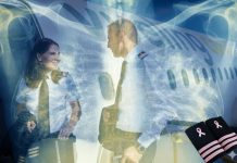 Vueling ilumina el cielo con galones rosas en la lucha contra el cáncer de mama