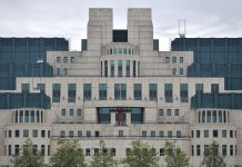 Amenaza invisible: el complot de líquidos explosivos que pudo derribar múltiples aviones en pleno vuelo