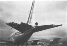 Explosión en el cielo del Pacífico: la puerta que se abrió y arrancó parte del avión en segundos