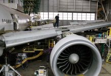 De chatarra a los cielos: el renacer de un avión completamente reacondicionado