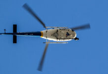 Los Ángeles: un helicóptero de noticias se estrella mientras cubría un accidente y mueren tres personas