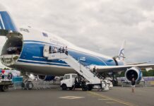 Mozambique: el Boeing 747 y el helicóptero H130 que llevaron ayuda a zonas aisladas por las inundaciones