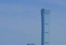China restringirá el espacio aéreo de Pekín tras el accidente de una aeronave contra un rascacielos